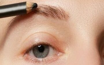 8 ترفند برای پر نشان دادن ابروها به کمک آرایش
