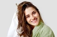 رازهای مراقبت از مو: چگونه موهای خشک و شکننده را به موهای نرم و درخشان تبدیل کنیم؟