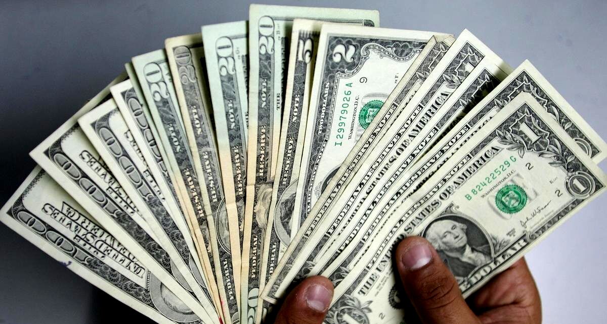 کاهش اختیارات بانک مرکزی در تنظیم بازار ارز/ سیف گوش به فرمان شریعتمداری شد 
