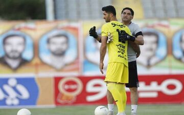 حاشیه دربی/درگیری گلر استقلال با فرد ناشناس