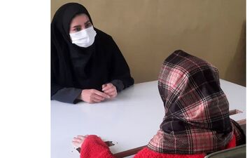 آزارهای دردناک نامادری دیانا 14 ساله / نیمه شب عکس های مادرم را برداشتم و فرار کردم + نظر کارشناس