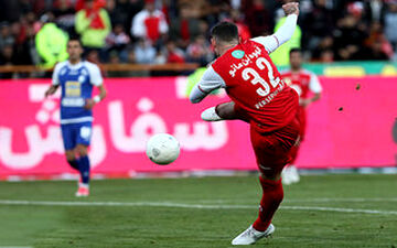 یک پرسپولیسی ابرخلافکار از آب در آمد