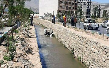 سقوط خودرو به رودخانه شهرک فرهنگیان همدان
