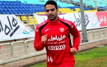  هافبک پرسپولیس قراردادش را فسخ کرد