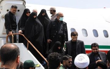 لحظه ورود خانواده رئیسی به فرودگاه مشهد

