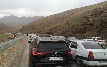 ازدحام خودروهای غیربومی، ترافیک در جاده هراز و سوادکوه را قفل کرد