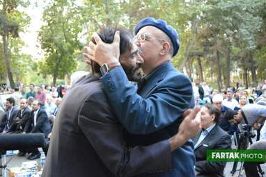 مراسم رونمایی از تندیس میرزا رضا کلهر