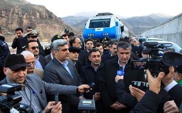 وزیر راه و شهرسازی در جمع خبرنگاران: پروژه راه آهن قزوین - رشت مراحل پایانی خود را طی می کند