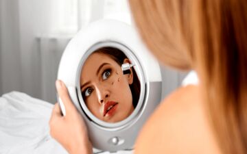 مراقب باشید! این کارها باعث ریزش اکستنشن مژه میشه!
