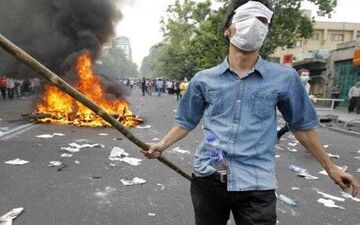 عامل اغتشاشات  این شهر از انگلیس دستور می‌دهد؛ قاتل فراری در رأس تحرکات/ ر.س کیست؟
