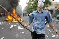 عامل اغتشاشات  این شهر از انگلیس دستور می‌دهد؛ قاتل فراری در رأس تحرکات/ ر.س کیست؟