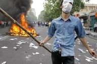 عامل اغتشاشات  این شهر از انگلیس دستور می‌دهد؛ قاتل فراری در رأس تحرکات/ ر.س کیست؟