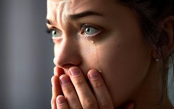 تعبیر خواب | گریه کردن دیگران در خواب چه تعبیری دارد؟