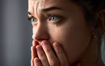 تعبیر خواب | گریه کردن دیگران در خواب چه تعبیری دارد؟