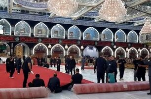 ویدئو / حرم حضرت عباس (ع) سیاه‌پوش شد؛ آماده‌سازی کربلا برای ماه محرم