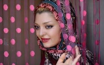خانم بازیگر و مدل مشهور در لباس فوتبالی
