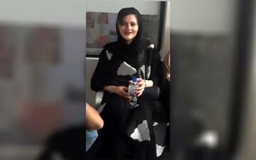 اولین عکس از لحظه اعلام خبر درگذشت مهسا امینی به مادرش!