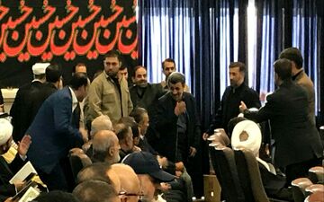 حضور احمدی نژاد در مراسم ترحیم پدر سردار قاسم سلیمانی/عکس