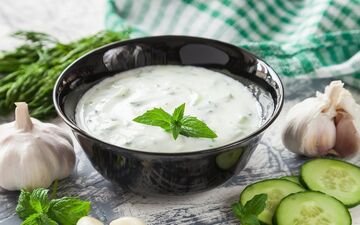 ماست و خیار مجلسی: طعمی به یاد ماندنی برای تابستان + آموزش تهیه ماست و خیار