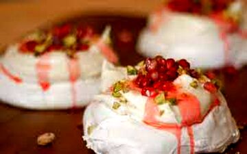 دسر متفاوت و خوشگل | آموزش دسر پاولووای انار و پسته
