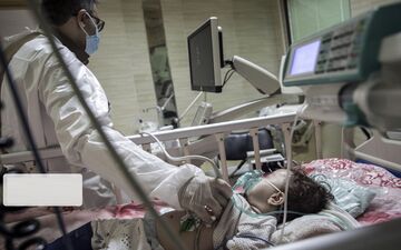 اعضای هیات علمی دانشگاه بم مجبور به پرستاری شدند