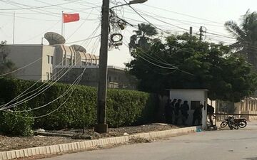  کنسولگری چین در بندر کراچی هدف حمله قرار گرفت