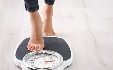 
اگر میخواهید وزن کم کنید این کارها را انجام ندهید| کارهای ممنوعه برای کاهش وزن
