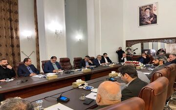 رئیس‌کل بانک مرکزی بر حل مشکلات صادرکنندگان ایرانی در عراق تأکید کرد