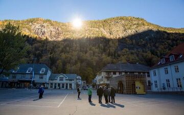 شهری که با آینه روشن می شود! +فیلم 