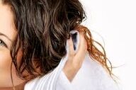 به این دلایل با موهای خیس نخوابید!