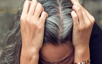 آرایشگران با موهای سفید چه کار میکنند ؟ | راز آرایشگرها برای رفع موهای سفید