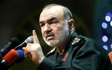 تا رفع کامل مشکلات از پا نمی‌نشینیم