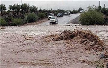 طغیان رودخانه، آب‌نمای کنخ بندرلنگه را مسدود کرد