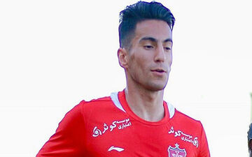 برخورد عجیب آقا معلم با بازیکن پرسپولیس