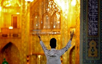 جوان فرانسوی در حرم مطهر رضوی مسلمان شد
