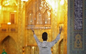 جوان فرانسوی در حرم مطهر رضوی مسلمان شد