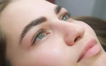 ترفندهای خانگی برای داشتن ابروهای زیبا و پرپشت
