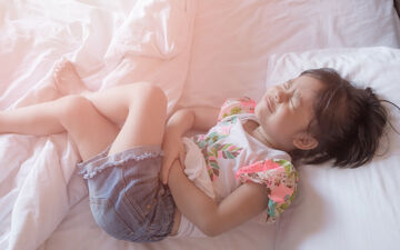 همه چیز درباره دل درد در کودکان| چه زمانی دل درد کودک نیاز به آندوسکوپی دارد؟