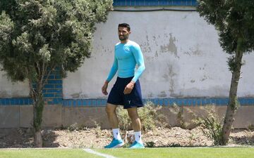آبی پوشان ناکام در جذب سنگربان خارجی/ استقلال و حسینی: دوباره پای میز مذاکره!