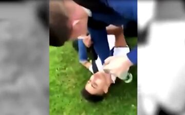 تلاش نژادپرستانه جوان انگلیسی برای خفه‌کردن دانش‌آموز سوری +فیلم 
