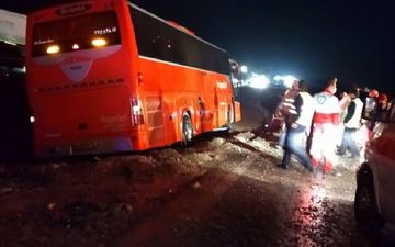 
حادثه/ واژگونی اتوبوس در محور اراک - قم