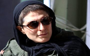 تیپ عجیب بازیگر زن در مراسم تشییع«لوون هفتوان»