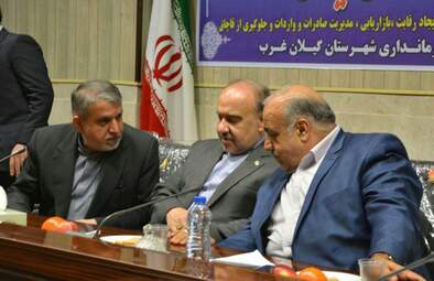 حضور وزیر ورزش و جوانان در ستاد بازسازی مناطق زلزله زده کرمانشاه 