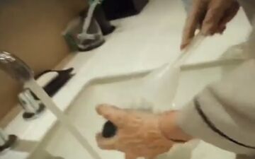 اقدام مشمئزکننده خدمتکار یک هتل! + عکس
