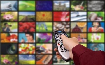  فیلمهای سینمایی آخر هفته تلویزیون/ از ماری کوری تا ایستاده در غبار
