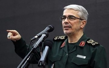 مرعوب تهدیدات برای معامله درباره توان دفاعی و موشکی خود نخواهیم شد
