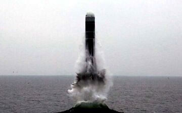 کره‌شمالی آزمایش موشکی از زیردریایی را تایید کرد
