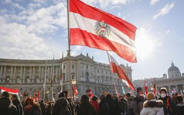 
واکسیناسیون کرونا در اتریش اجباری شد
