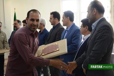 تجلیل از کارگران خدماتی و کارکنان فضای سبز شهرداری در فرهنگسرای گل‌نرگس