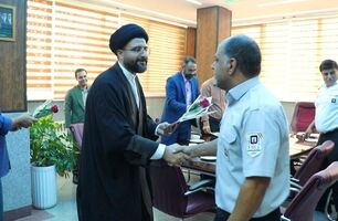 تجلیل رئیس اوقاف شهرستان قدس از آتش‌نشانان در هفته وقف